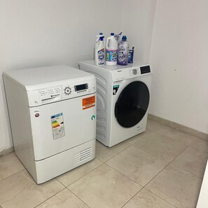 Interior - Exclusive 5BR Rooftop: 2 Hot Tubs, Plunge Pool & Stunning Tirana Views (Kashar)