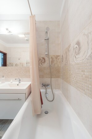 Hair dryer, towels, soap, shampoo - Skyline City View Residence: Balcony, Garage Parking & Eurovea Steps Away (Bratislavský kraj)