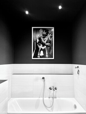 Dusche, Haartrockner, HandtĂŒcher, Seife