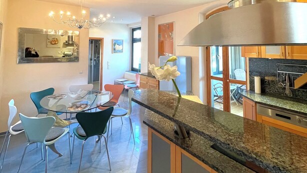 A modern kitchen with granite countertops, stainless steel appliances, and a central island. - Design apartment in the Sternkopf-Engel-Villa (Oederan)