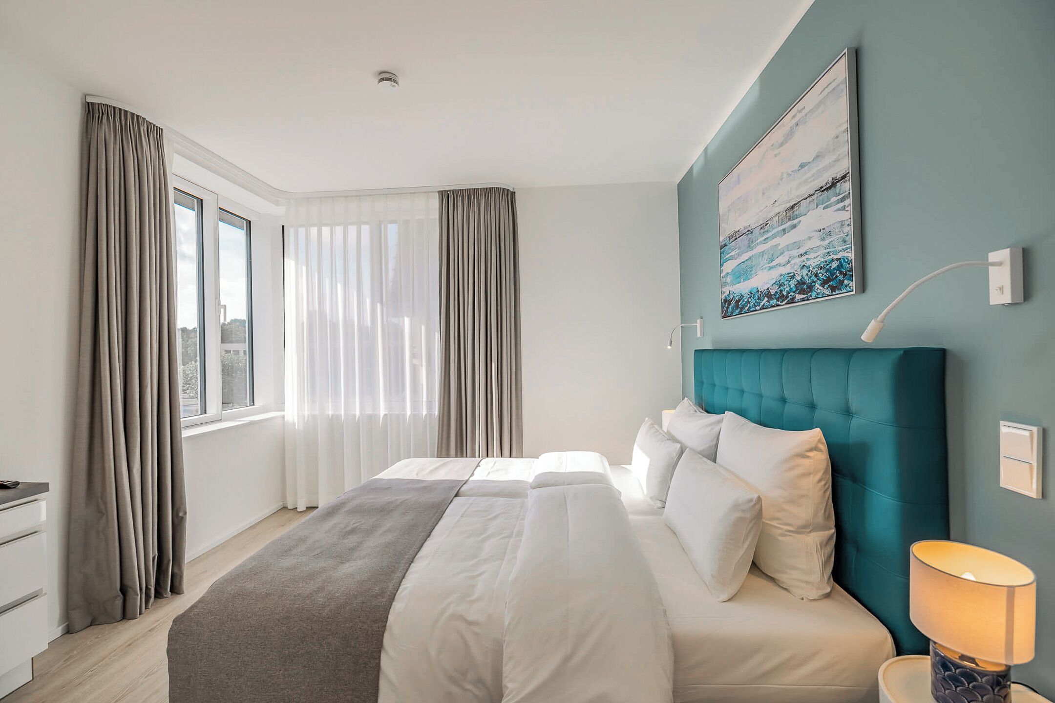 Deluxe Studio | Blackout drapes, iron/ironing board, free WiFi