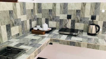 Comfort Triple Room | Private kitchen