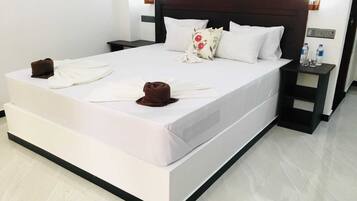 Comfort Triple Room | Desk, laptop workspace, free WiFi