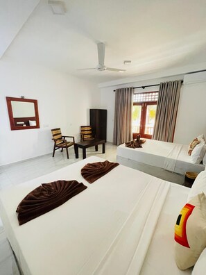 Deluxe Room | Desk, laptop workspace, free WiFi - Aliya Aliya Hotel Hikkaduwa (Hikkaduwa)