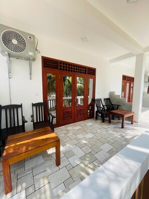 Deluxe Room | Outdoor dining - Aliya Aliya Hotel Hikkaduwa (Hikkaduwa)