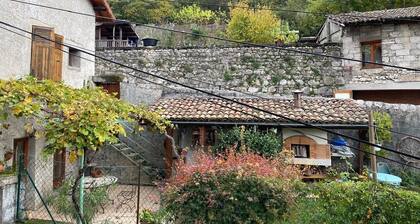 T2 - Apartment in historic building, in the heart of old Voreppe.