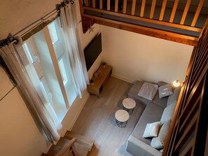 Living area - Duplex - Apartment in historic building, in the heart of old Voreppe. (Voreppe)