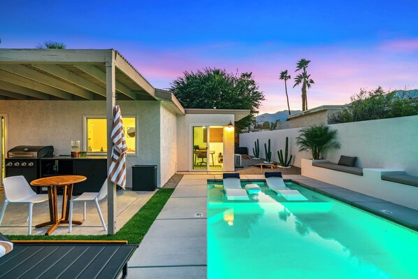 A heated pool - Oasis On Arroyo - 3 bed, 2 bath, separate office (Palm Springs)