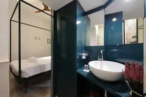 Hair dryer, towels - FLATINROME AQUA ROOM 1 (ROMA)
