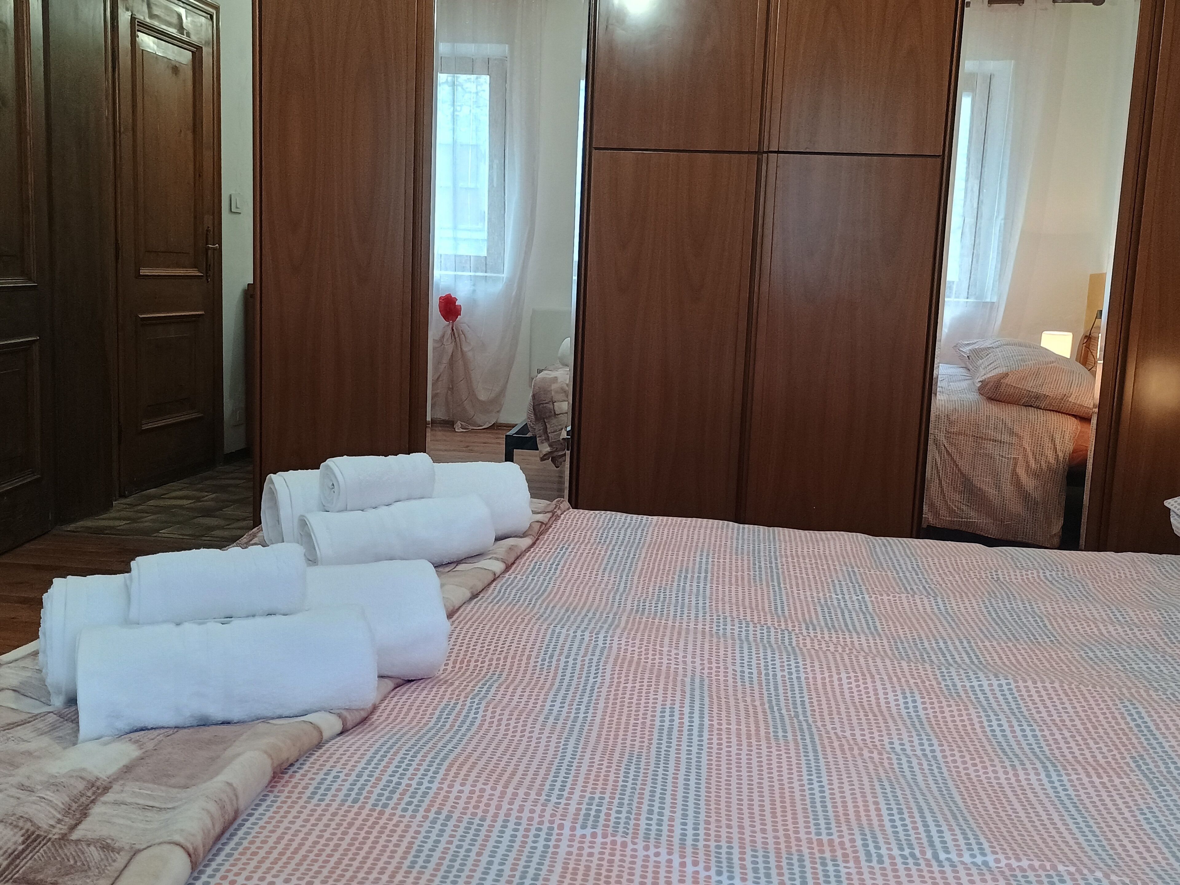 2 dormitorios, tabla de planchar con plancha, wifi y ropa de cama