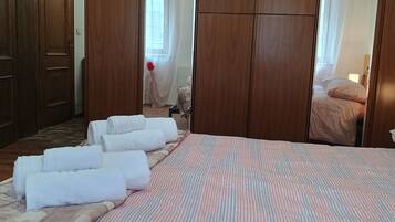 2 dormitorios, tabla de planchar con plancha, wifi y ropa de cama