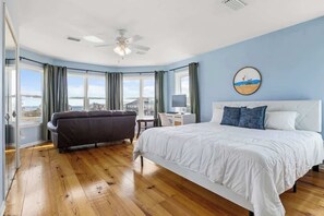 4 bedrooms, iron/ironing board, travel cot, WiFi - Family 4BR Bay View Paradise! Deck, Hot Tub, Sauna, Kayak (Dauphin Island)