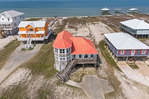 Wake up to breathtaking ocean views and the soothing sound of waves—your dream coastal retreat awaits #BeachfrontLiving
