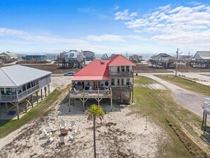 Terrace/patio - Family 4BR Bay View Paradise! Deck, Hot Tub, Sauna, Kayak (Dauphin Island)