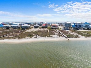Beach - Family 4BR Bay View Paradise! Deck, Hot Tub, Sauna, Kayak (Dauphin Island)