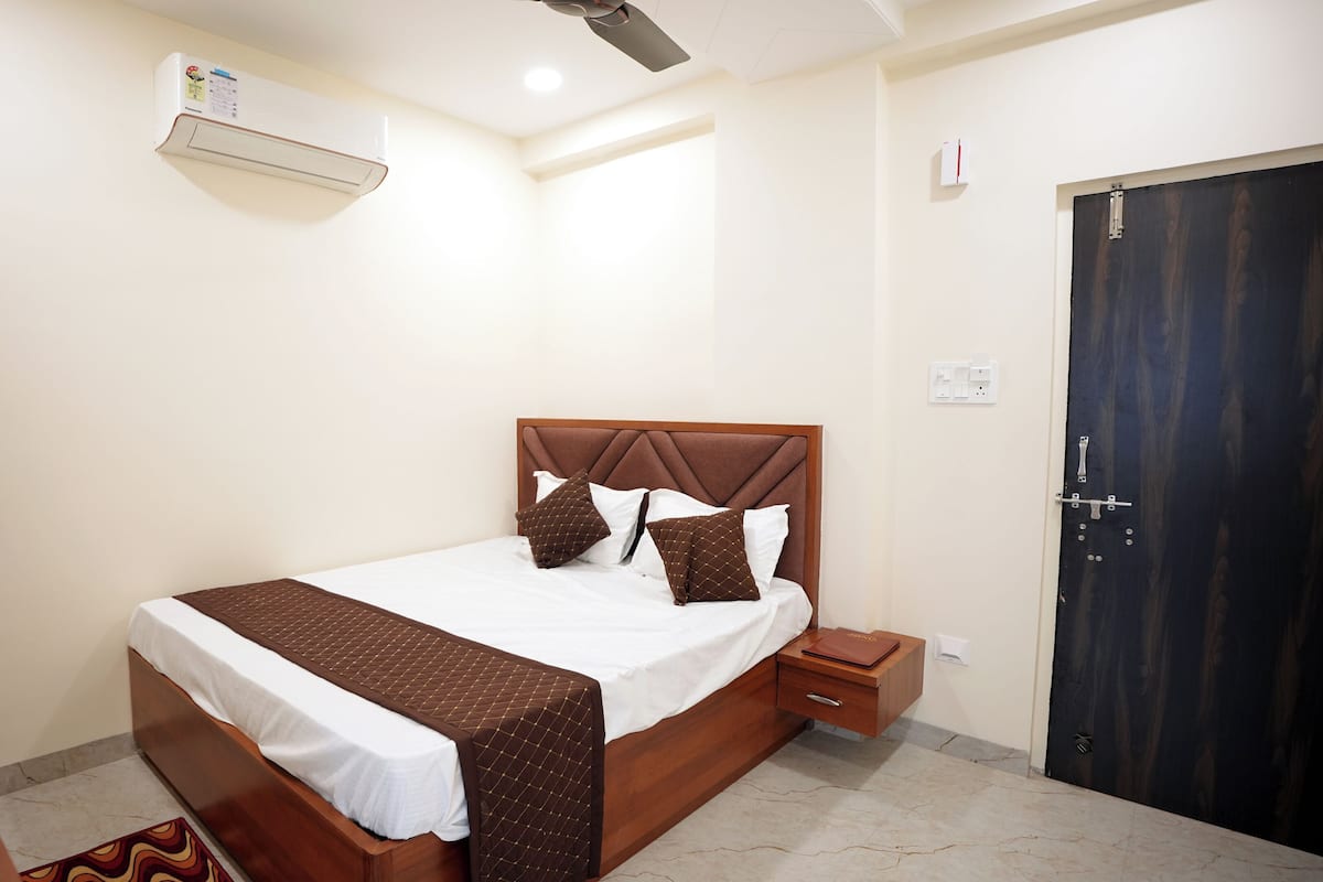 Deluxe Double Room, City View | Free WiFi