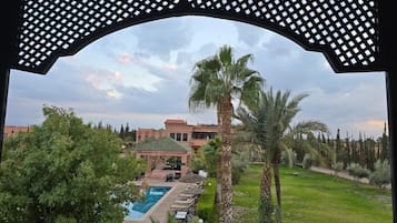 Familierom, balkong | Basseng | Utendørsbasseng