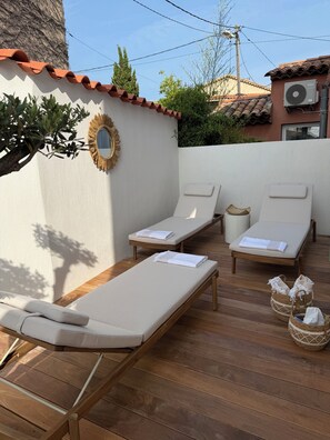 Terrace/patio - Exceptional property, 3 suites -50 m from beach. Entire property: villa Hyères, France (Hyères)
