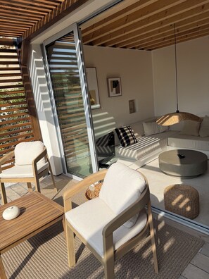 Terrace/patio - Exceptional property, 3 suites -50 m from beach. Entire property: villa Hyères, France (Hyères)