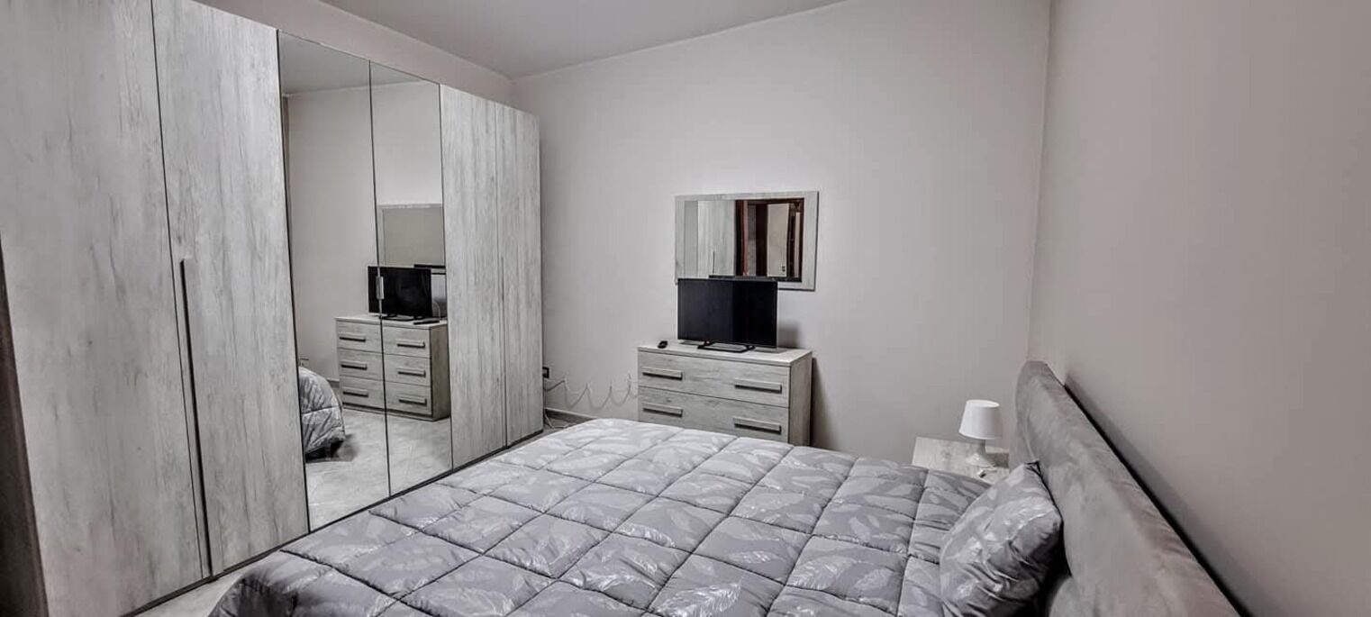 Fer et planche à repasser, accès Internet, draps fournis