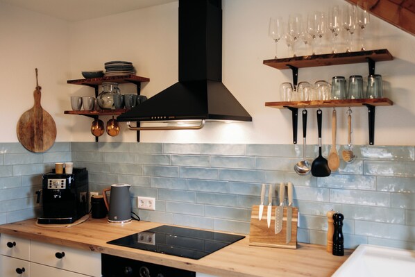 Electric kettle, toaster, highchair - Sohana Lifestyle Apartment Stefan's Home (Rust)