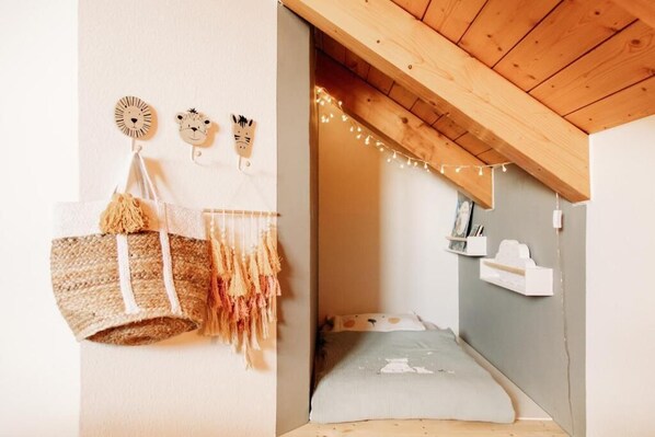 Deluxe Apartment, Balcony, Garden View | Free WiFi - Sohana Lifestyle Apartment Stefan's Home (Rust)