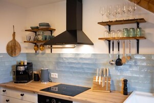 Deluxe Apartment, Balcony, Garden View | Private kitchen