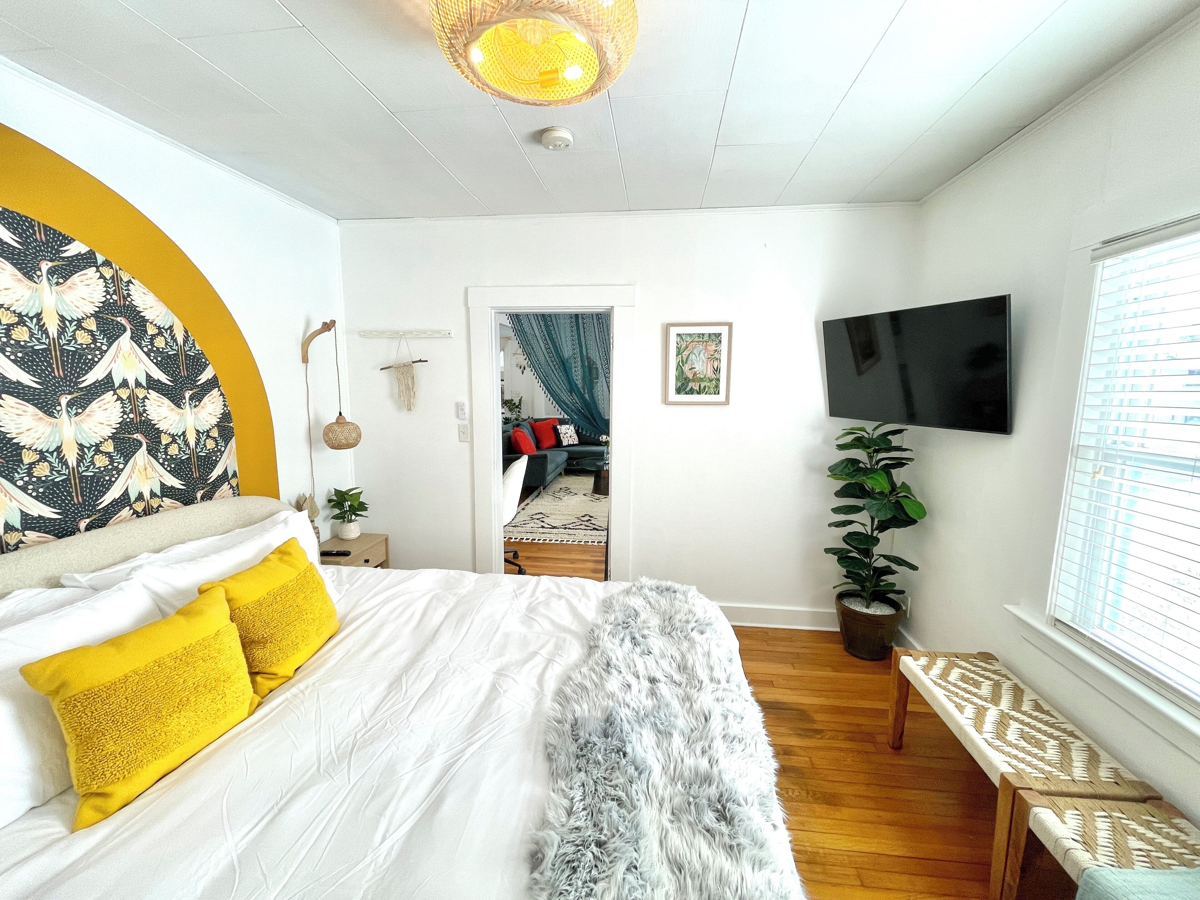 1 habitación, escritorio, tabla de planchar con plancha y wifi 