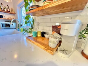 Fridge, microwave, oven, stovetop - Bright Bungalow, King-size Bed, Fence-in Backyard–Warm, Cozy & Dog Friendly (Eliot)