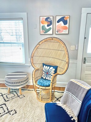Interior - Bright Bungalow, King-size Bed, Fence-in Backyard–Warm, Cozy & Dog Friendly (Eliot)