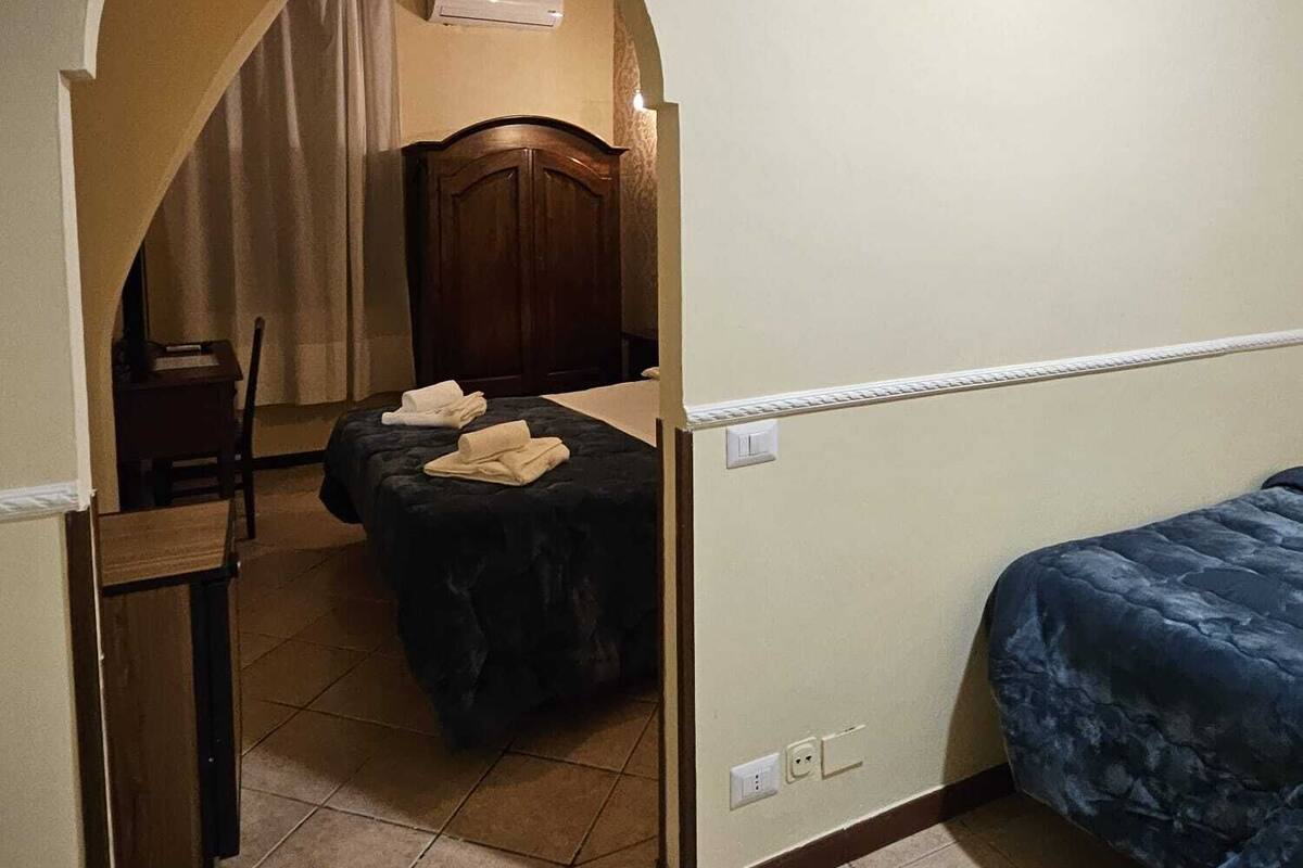 Deluxe Quadruple Room | Cadar kapas Mesir, peralatan tempat tidur premium, gebar bulu kapas 