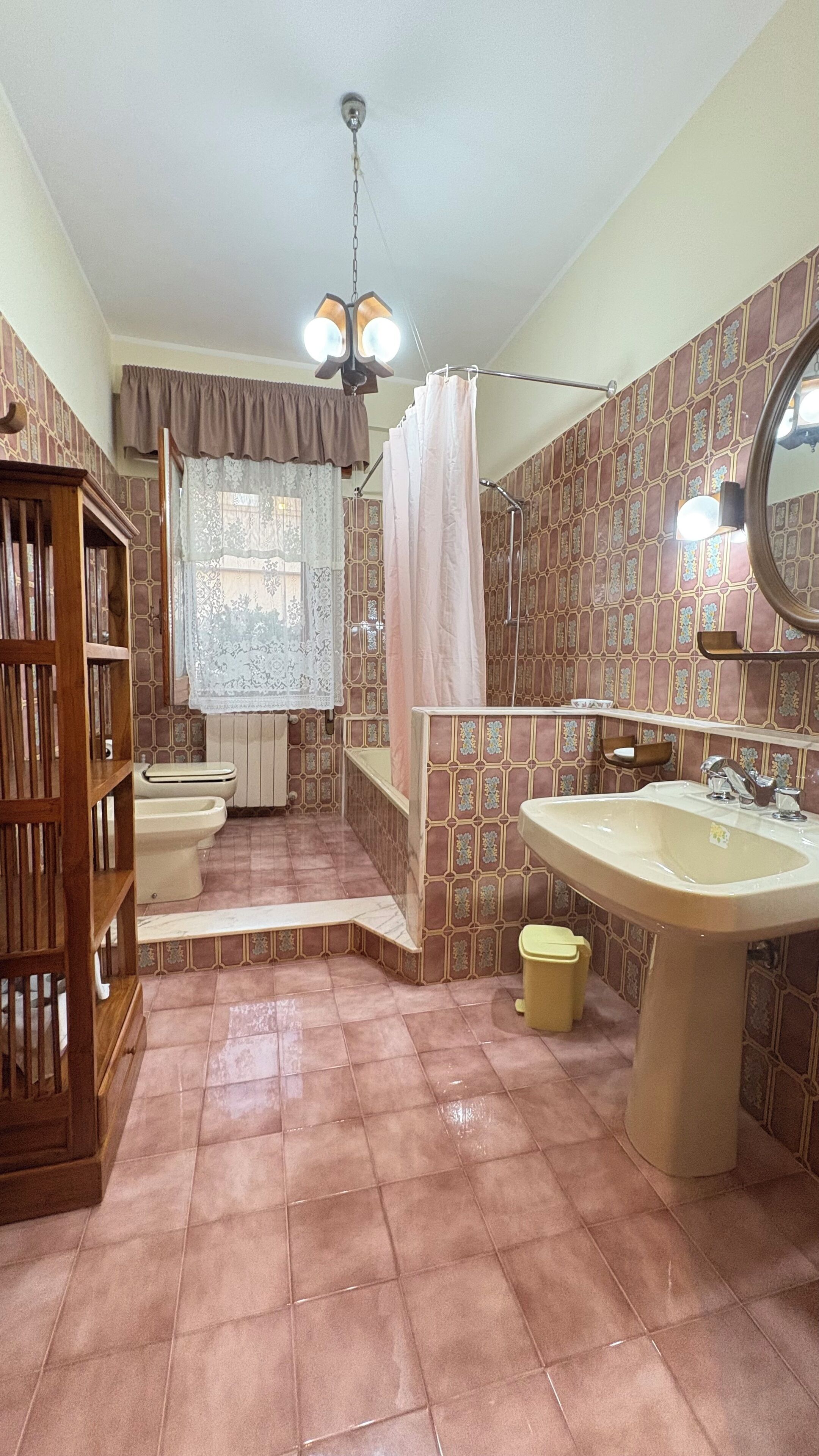 Doccia, asciugacapelli, bidet, asciugamani