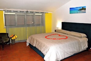 Iron/ironing board, WiFi, bed sheets