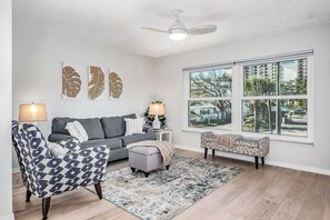 Smart TV - Coastal 1-bedroom condo on St. Pete Beach (St. Pete Beach)