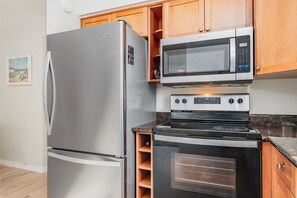 Fridge, microwave, oven, stovetop - Coastal 1-bedroom condo on St. Pete Beach (St. Pete Beach)