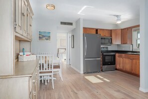 Fridge, microwave, oven, stovetop - Coastal 1-bedroom condo on St. Pete Beach (St. Pete Beach)