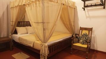 Comfort Triple Room, Garden View | Iron/ironing board