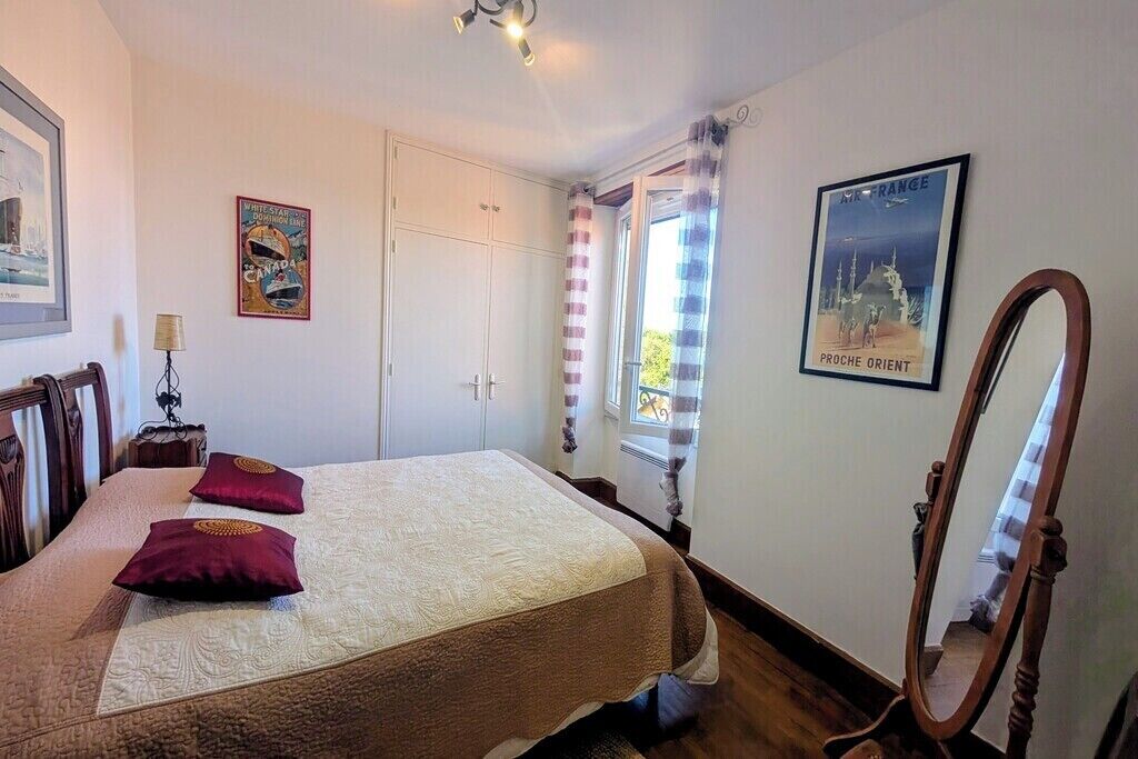 Fer et planche à repasser, accès Internet, draps fournis