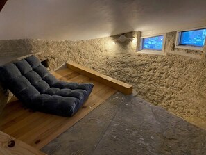 Interior - Studio in historic building, in the heart of old Voreppe. (Voreppe)