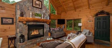 Fernseher, Kamin, Tischtennisplatte