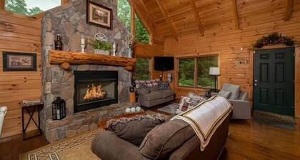 Secluded, Cozy Log Cabin with 16 Wooded Acres