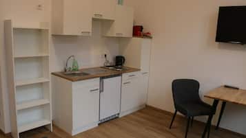 Apartment, River View | Private kitchen