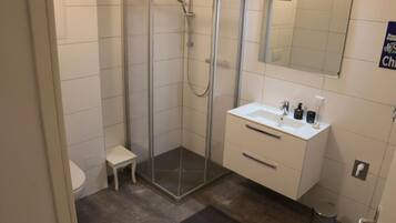 Apartment, River View | Bathroom