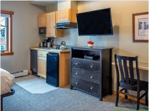 Iron/ironing board, WiFi, bed sheets - Grand Timber Lodge Studio, Hot Tubs, Pools & Sauna, map location is not correct (Breckenridge)