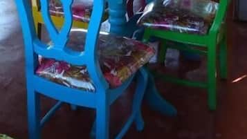 Room, 1 Bedroom | Dining room