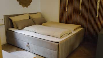 Suite Studio Supérieure, plusieurs lits, piscine privée | Bureau, espace de travail pour ordinateur portable, Wi-Fi gratuit