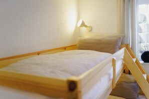 Suite studio supérieure, Plusieurs lits, piscine privée | Bureau, espace de travail pour ordinateurs portables