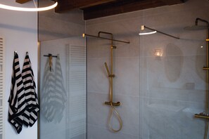 Superior Duplex, 3 Bedrooms, Balcony, Garden View | Bathroom - Sohana House (Rust)