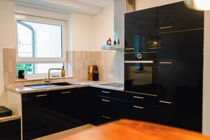 Nhà Duplex Superior, 3 phòng ngủ, ban công, quang cảnh vườn | Bếp riêng | Tủ lạnh, lò nướng, bếp nấu, máy rửa bát 