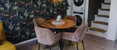 Comfort Duplex, 2 Bedrooms, Private Pool | Dining